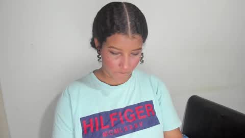 Snapshot of hellen_scot_ chatting on 11-16-25, 12:05 hellen_scot_ online show from 11-16-25, 12:05