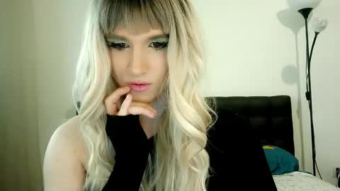 Snapshot of hellenspellman chatting on 03-05-25, 09:05 Helen Spellman online show from 03-05-25, 09:05