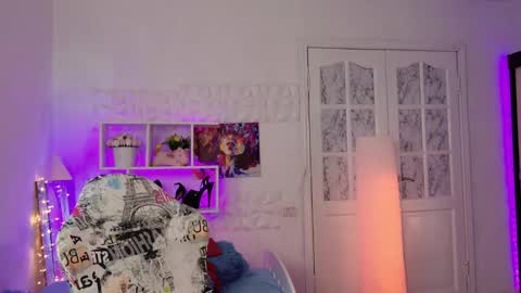 Alisia  Monday to Friday from 10 am to 4 pm GMT 2 online show from 03-11-25, 10:18