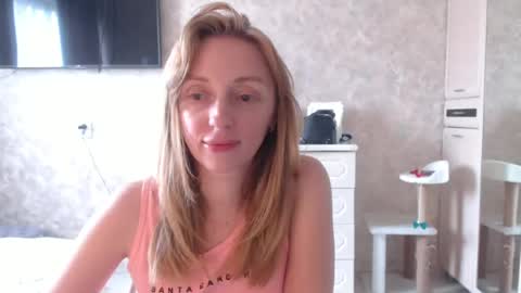 Snapshot of hellokittykaty chatting on 06-25-26, 07:57 Victory online show from 06-25-26, 07:57
