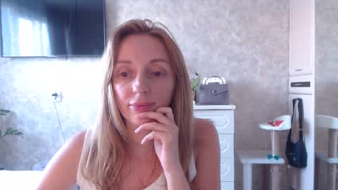 Snapshot of hellokittykaty chatting on 08-05-26, 08:17 Victory online show from 08-05-26, 08:17