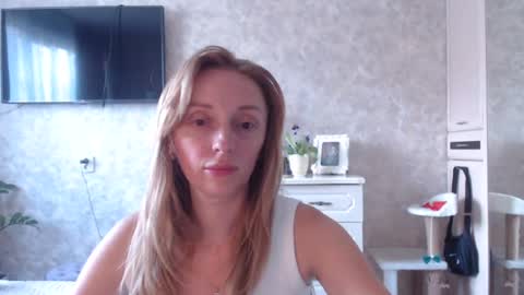 Snapshot of hellokittykaty chatting on 08-07-26, 10:28 Victory online show from 08-07-26, 10:28