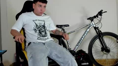 Snapshot of hellstar_team chatting on 10-19-25, 08:15 Star and Andy online show from 10-19-25, 08:15