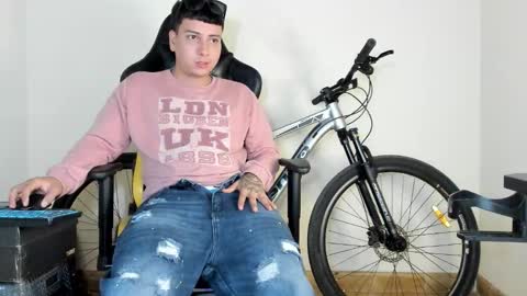 Snapshot of hellstar_team chatting on 10-21-25, 05:30 Star and Andy online show from 10-21-25, 05:30