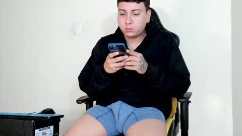 Snapshot of hellstar_team chatting on 10-30-25, 05:09 Star and Andy online show from 10-30-25, 05:09