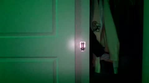 Snapshot of hemizayy chatting on 12-14-25, 07:58 hemizayy online show from 12-14-25, 07:58