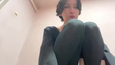 Snapshot of hencamx chatting on 02-08-25, 08:53 Eva online show from 02-08-25, 08:53