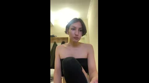 Snapshot of hencamx chatting on 02-25-25, 12:34 Eva online show from 02-25-25, 12:34