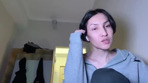 Snapshot of hencamx chatting on 03-02-25, 05:58 Eva online show from 03-02-25, 05:58