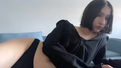 Snapshot of hencamx chatting on 09-25-25, 09:46 Eva online show from 09-25-25, 09:46