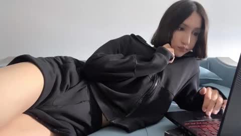 Snapshot of hencamx chatting on 09-26-25, 06:06 Eva online show from 09-26-25, 06:06