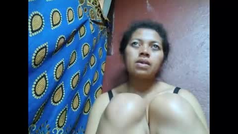 Snapshot of henitsaldy chatting on 10-11-25, 07:07 henitsaldy online show from 10-11-25, 07:07