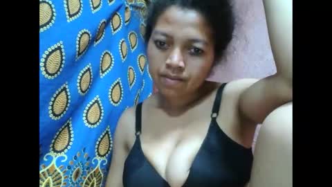 Snapshot of henitsaldy chatting on 10-11-25, 07:23 henitsaldy online show from 10-11-25, 07:23