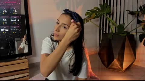 Hello I am Valentina independent Colombian model I love sensuality and pleasure welcome online show from 12-27-24, 12:07