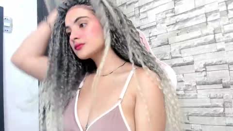 Snapshot of hera_elis chatting on 01-04-25, 07:44 hera_elis online show from 01-04-25, 07:44