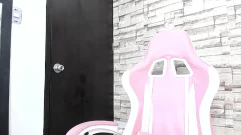 Snapshot of hera_elis chatting on 01-11-25, 07:49 hera_elis online show from 01-11-25, 07:49