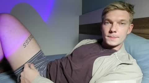 Snapshot of hercules__ chatting on 06-19-26, 07:06 Gregblonde Alextattoo online show from 06-19-26, 07:06