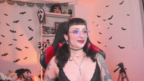 Snapshot of herinfernalmajesty chatting on 01-23-25, 03:16  Marie  online show from 01-23-25, 03:16