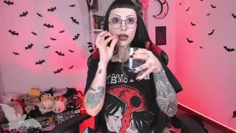  Marie  online show from 11-22-25, 05:28