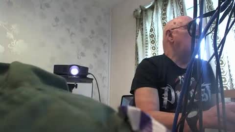 mature online show from 09-30-25, 12:21