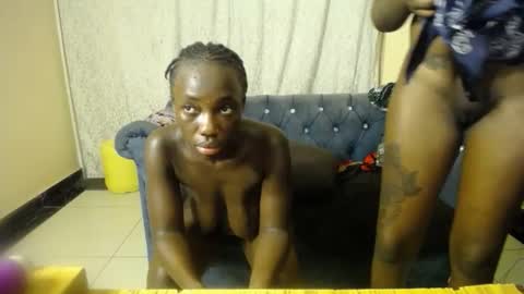 Snapshot of hevyn_sweetness chatting on 12-01-25, 07:41 Hevyn online show from 12-01-25, 07:41