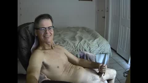 Snapshot of hewes1 chatting on 12-16-24, 09:14 hewes1 online show from 12-16-24, 09:14