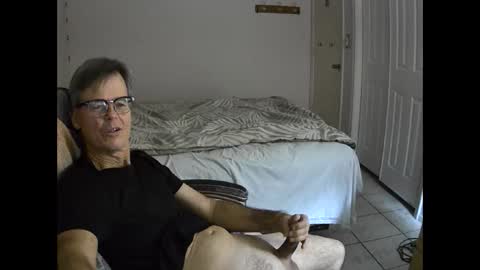 Snapshot of hewes1 chatting on 12-21-24, 11:01 hewes1 online show from 12-21-24, 11:01