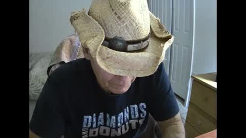 Snapshot of hewes1 chatting on 01-15-25, 10:35 hewes1 online show from 01-15-25, 10:35