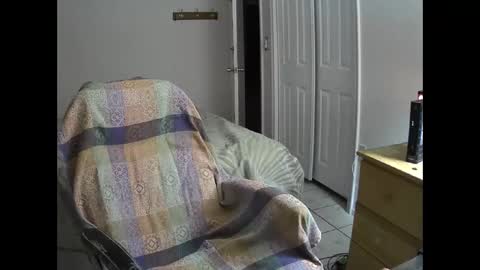 Snapshot of hewes1 chatting on 01-16-25, 10:32 hewes1 online show from 01-16-25, 10:32