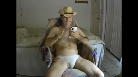 Snapshot of hewes1 chatting on 02-08-25, 08:42 hewes1 online show from 02-08-25, 08:42