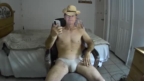 Snapshot of hewes1 chatting on 02-14-25, 09:13 hewes1 online show from 02-14-25, 09:13