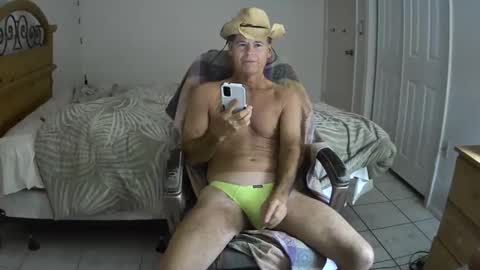 Snapshot of hewes1 chatting on 02-20-25, 11:20 hewes1 online show from 02-20-25, 11:20