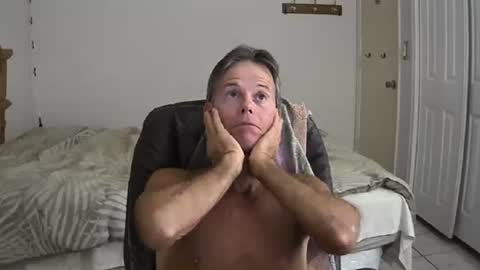 Snapshot of hewes1 chatting on 09-10-25, 06:52 hewes1 online show from 09-10-25, 06:52