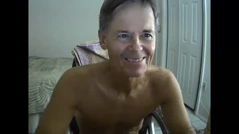 Snapshot of hewes1 chatting on 10-21-25, 09:21 hewes1 online show from 10-21-25, 09:21