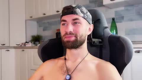 Arnold online show from 11-28-25, 02:42