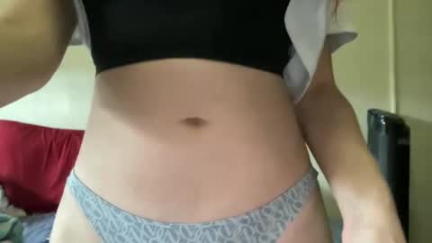 Snapshot of heybluebabe chatting on 02-05-25, 08:35 Blue  online show from 02-05-25, 08:35