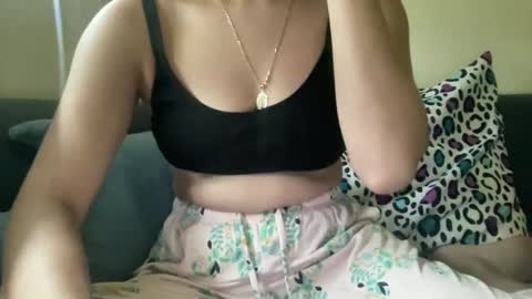 Snapshot of heybluebabe chatting on 09-12-25, 05:13 Blue  online show from 09-12-25, 05:13