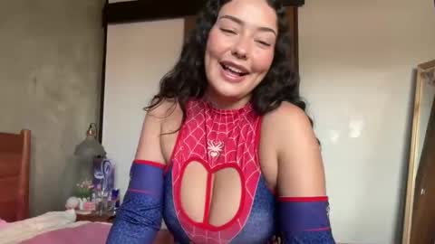 Snapshot of heyitscoco_xx chatting on 12-20-24, 04:31 Coco aka Tyla online show from 12-20-24, 04:31