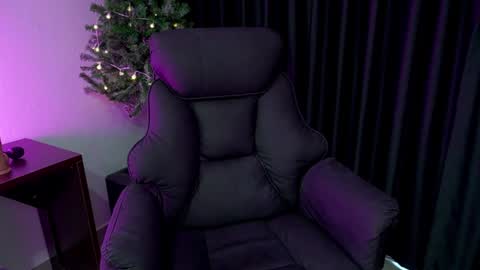 Snapshot of heykittyy chatting on 12-11-24, 04:18 Hi guys You can call me Kitty online show from 12-11-24, 04:18