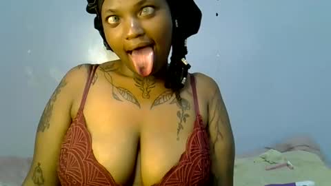 Snapshot of heyybanan chatting on 03-12-25, 07:06 heyybanan online show from 03-12-25, 07:06