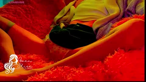 Snapshot of heyyythanks chatting on 10-29-25, 04:42 Gwen Elise online show from 10-29-25, 04:42