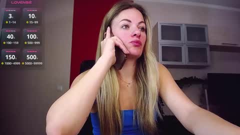 Lina online show from 10-24-25, 09:06