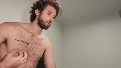 Snapshot of hiddengaze chatting on 02-27-26, 01:33 HiddenGaze online show from 02-27-26, 01:33