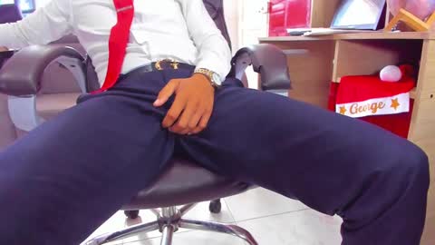 Snapshot of hiddenoffice chatting on 12-19-24, 02:35 George online show from 12-19-24, 02:35