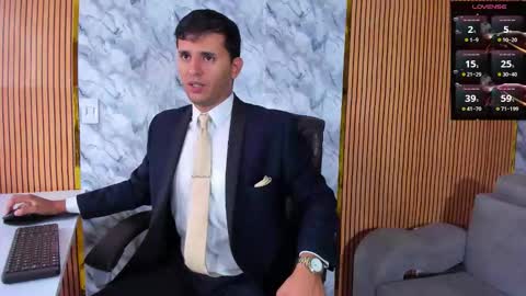 Snapshot of hiddenoffice chatting on 09-20-25, 10:11 George online show from 09-20-25, 10:11