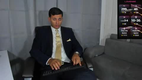 Snapshot of hiddenoffice chatting on 10-04-25, 11:36 George online show from 10-04-25, 11:36