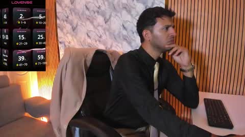 Snapshot of hiddenoffice chatting on 10-10-25, 01:48 George online show from 10-10-25, 01:48