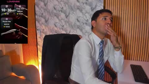 Snapshot of hiddenoffice chatting on 10-12-25, 11:37 George online show from 10-12-25, 11:37