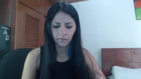 hilaril18 online show from 01-17-25, 01:46