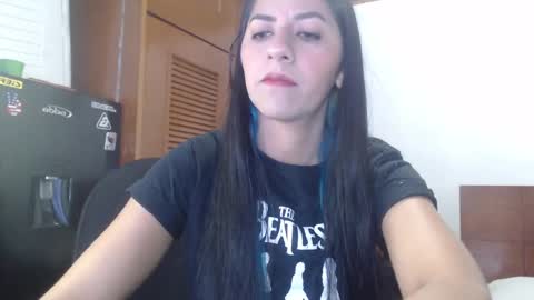 hilaril18 online show from 01-19-25, 11:43